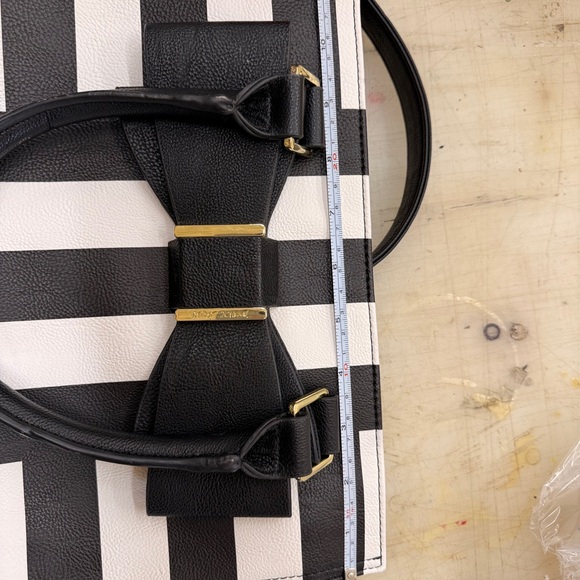 Betsey Johnson Black and White Geometric Shoulder Bag - Picture 7 of 8